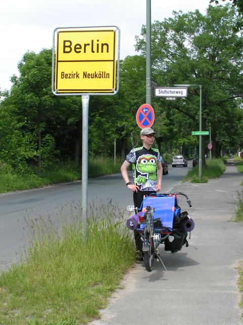Fast da - das Ortseingangsschild von Berlin
