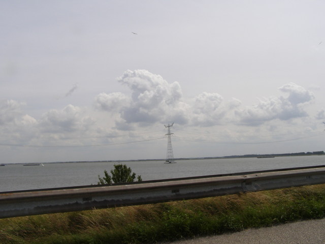 Strommasten im IJsselmeer
