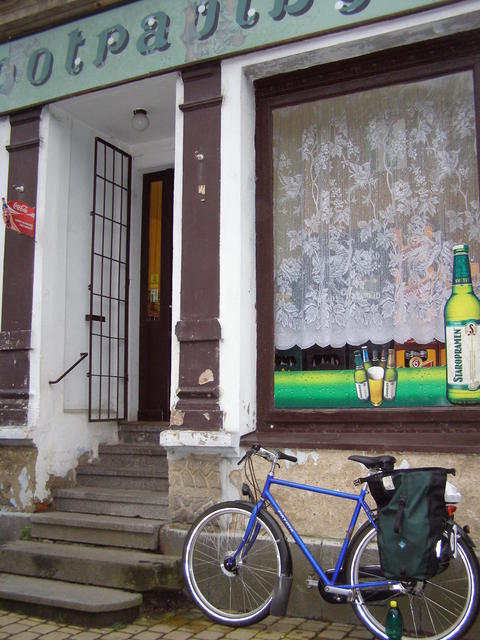 In Krásná Lípa Versorgung mit Getränke- und Futternachschub