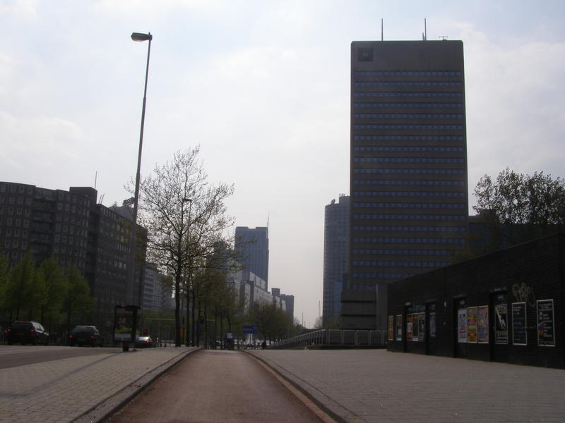 Große Gebäude noch einmal bei der Rückfahrt nach Den HaagBig buildings again on my way back to The Hague