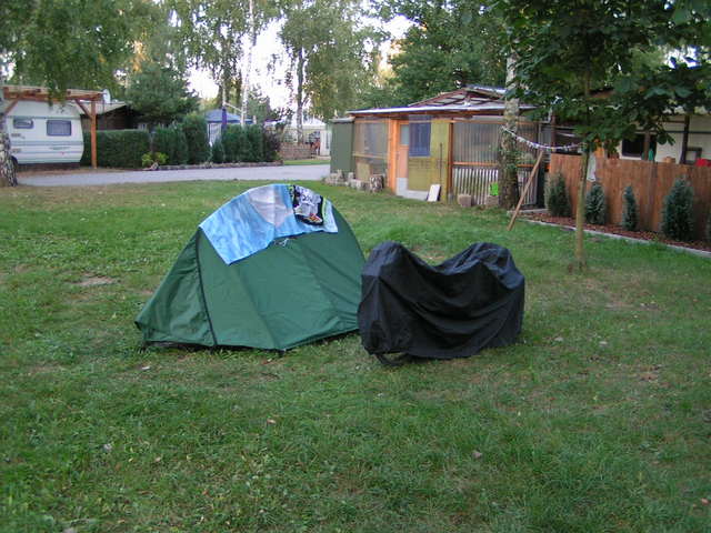 Nachtlager auf dem Zeltplatz in Sandersdorf westlich von Bitterfeld