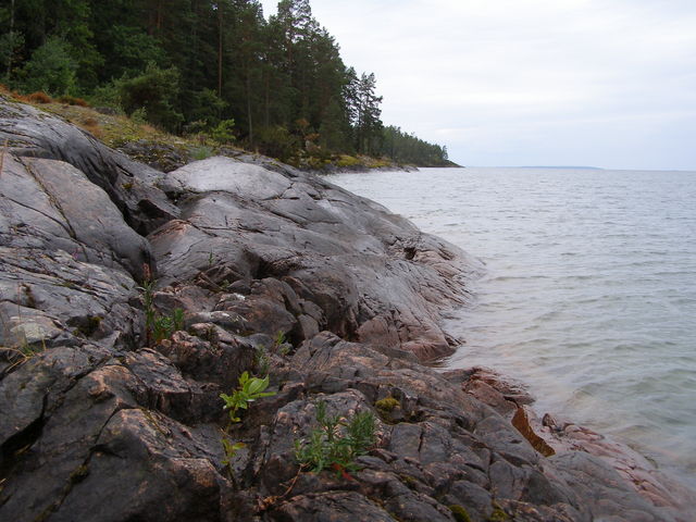 Wieder die glatten Felsen. Und mittlerweile hatte es dann so ganz langsam begonnen zu regnen.