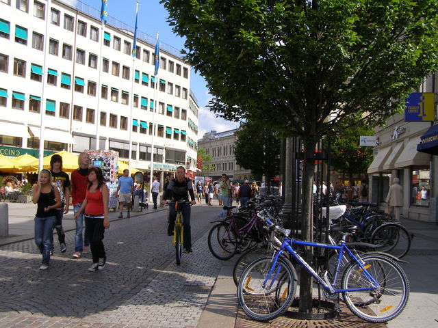 Göteborg Zentrum: Hier sah ich zwei Reiseräder, die ich zusammen mit Fahrer(in) bereits in Askersund getroffen hatte. Leider sah ich die zugehörigen Fahrer nicht mehr, weil diese wohl zu Fuß unterwegs waren und keinerlei Gepäck mehr am Rad hatten - im Gegensatz zu mir.