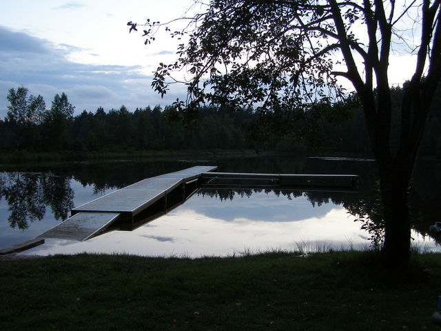 Kein Spiegel, wirklich Wasser am Abend an dieser Badestelle.