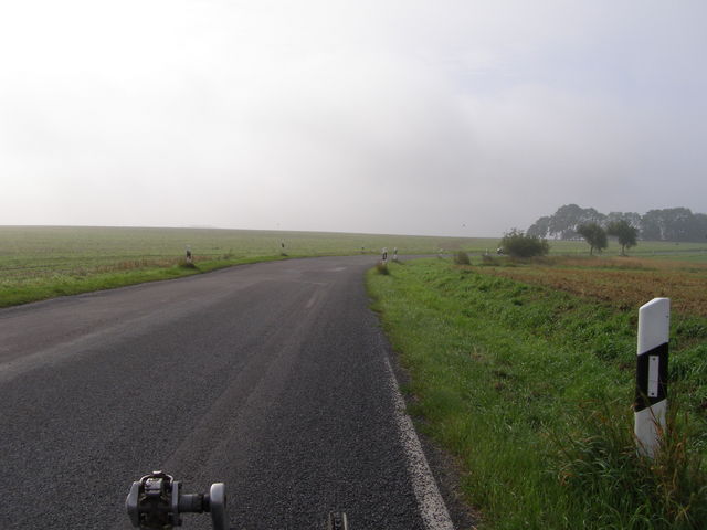 Am nächsten Morgen südlich von Gatschow bei Demmin, wo ich bei Dachgebern übernachtet habe, die ich bereits 2004 auf meiner Ostseetour besucht habe.