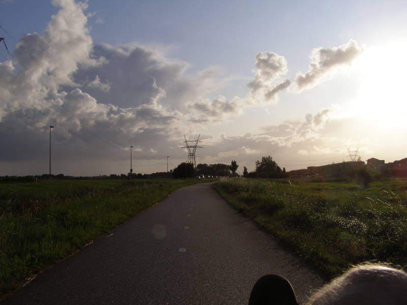 Um Oud-Ade und Rijpwetering herum herrlichster Sonnenschein und Rückenwind auf einem guten Radweg.