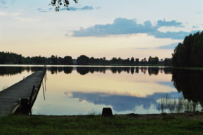 Der abendlich geglättete See in Krogsered