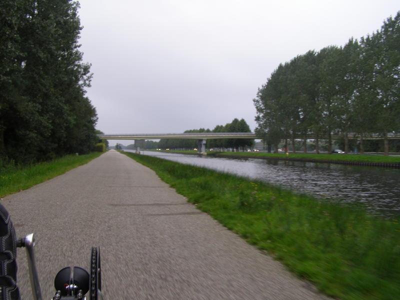 Following the channel in the west of Assen