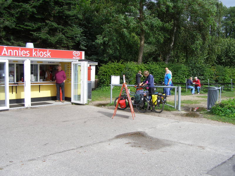 Annies Kiosk schlug der Reiseführer vor. Wir folgen der Empfehlung.