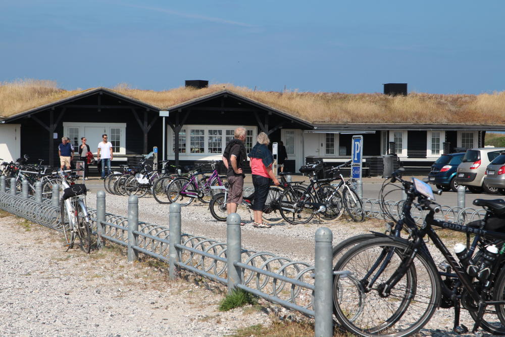 Inzwischen war unser Fahrrad nicht mehr allein und fand auch immer wieder interessierte Betrachter.
