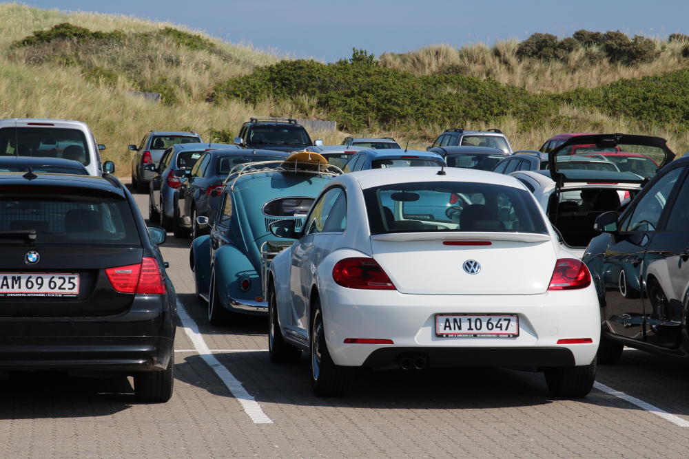 Alt und Neu auf dem Parkplatz nebenan...

