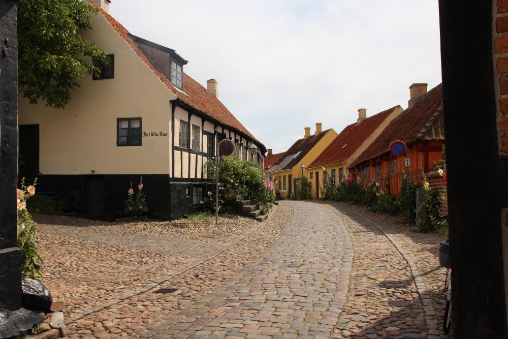 Auch Ebeltoft hat Pflaster zu bieten, das wir nicht befahren wollen (und auch nicht müssen).
