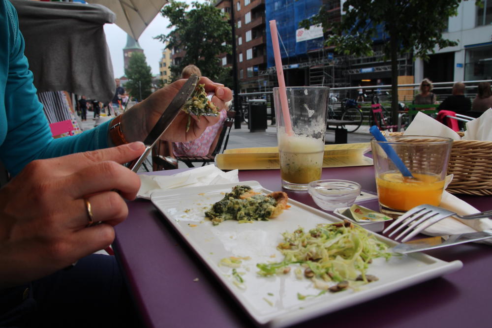 Das Tandem rund 2km entfernt mit allen Taschen drauf geparkt lassen wir es uns gut gehen in einem kleinen Restaurant.
