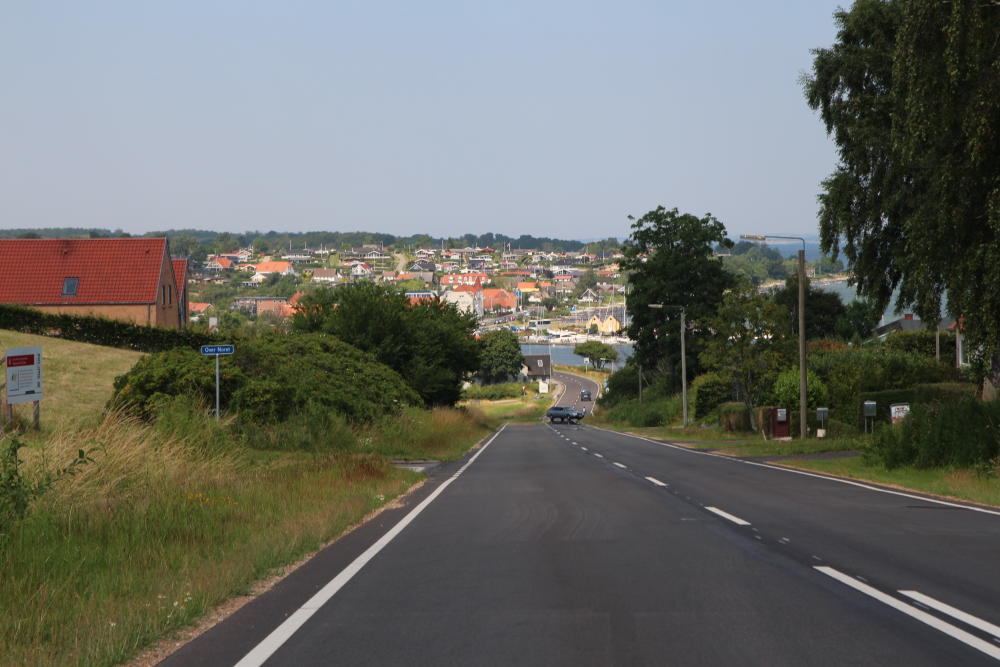 Rückblick auf eine Bucht bei Hejlsminde, die sich als Badestopp zum Abkühlen gut eignete (ca. 30°C und strahlender Sonnenschein).
