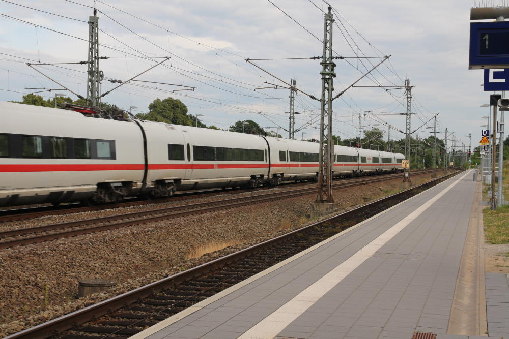 ICE am Bahnhof von Büchen wo wir am darauffolgenden Tag den EC nach Dresden nehmen (mit abenteuerlichem österreichischen Radabteil).

